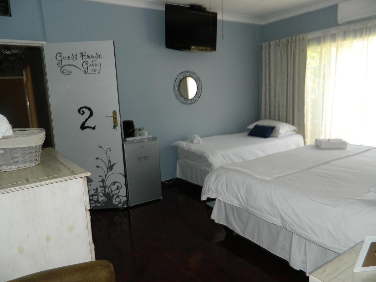 Guest House Gabby Клерксдорп Экстерьер фото